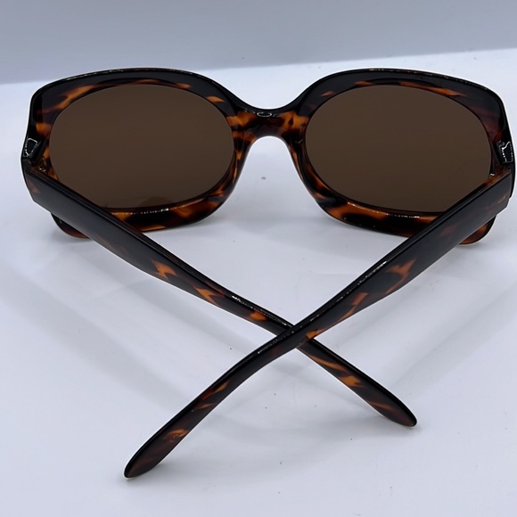 Vintage oversized tortoise shell sunglasses - Picture 5 of 10